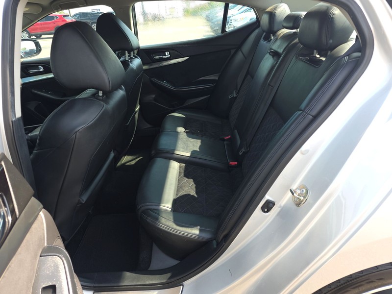 Nissan Maxima Vehicle Full-screen Gallery Image 10