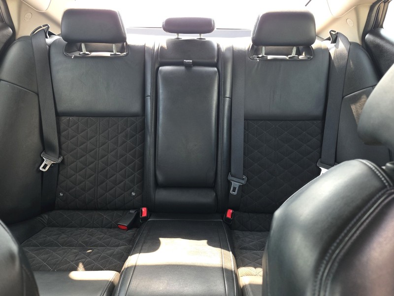 Nissan Maxima Vehicle Full-screen Gallery Image 12