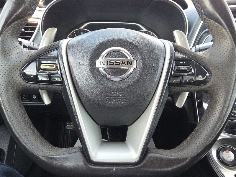 Nissan Maxima Vehicle Full-screen Gallery Image 13