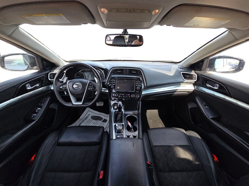 Nissan Maxima Vehicle Full-screen Gallery Image 14