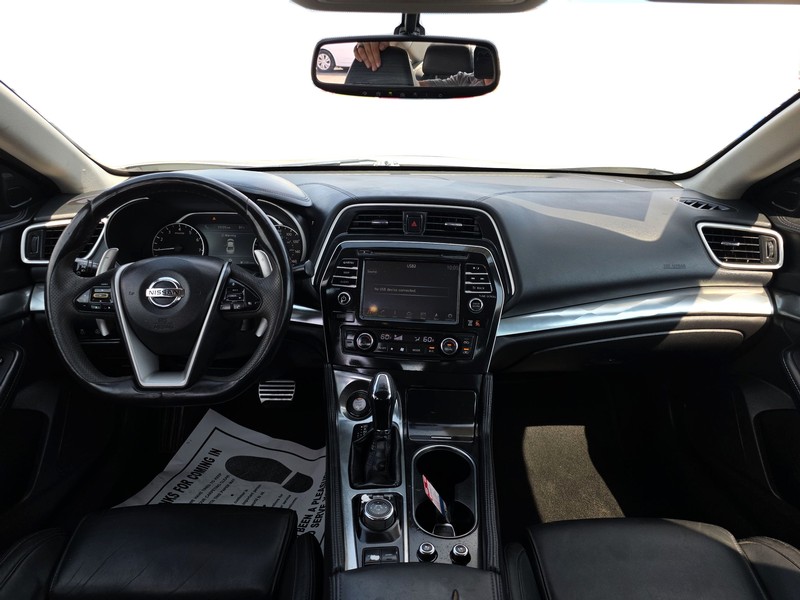 Nissan Maxima Vehicle Full-screen Gallery Image 15