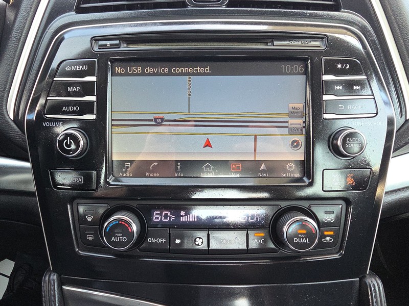 Nissan Maxima Vehicle Full-screen Gallery Image 16