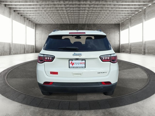 Jeep Compass Vehicle Full-screen Gallery Image 06