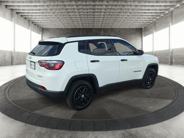 Jeep Compass Vehicle Full-screen Gallery Image 07