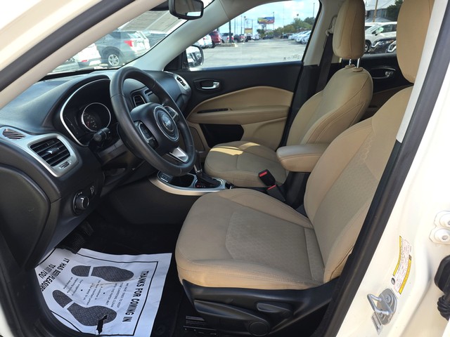 Jeep Compass Vehicle Full-screen Gallery Image 09