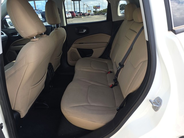 Jeep Compass Vehicle Full-screen Gallery Image 10