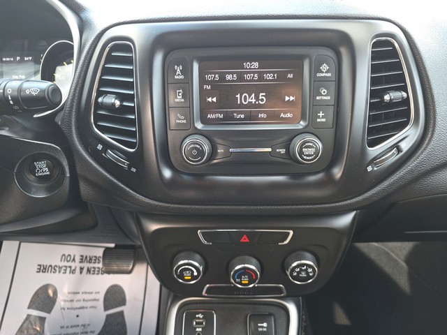 Jeep Compass Vehicle Full-screen Gallery Image 12