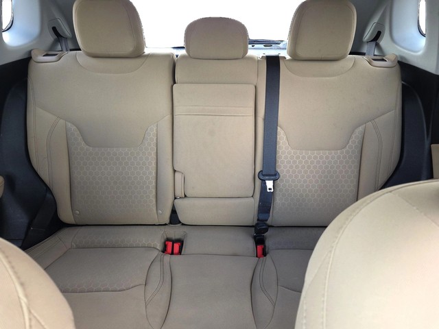Jeep Compass Vehicle Full-screen Gallery Image 13
