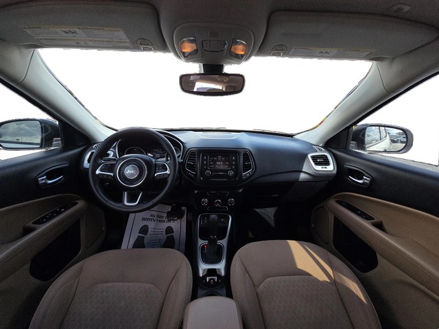 Jeep Compass Vehicle Full-screen Gallery Image 15