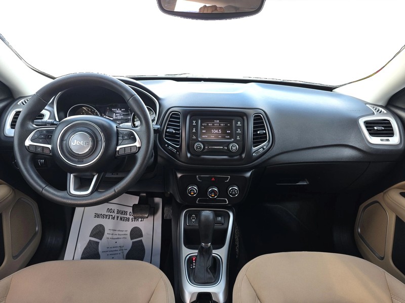 Jeep Compass Vehicle Full-screen Gallery Image 16