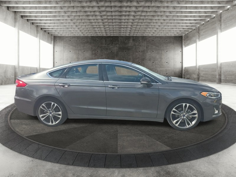 Ford Fusion Vehicle Full-screen Gallery Image 4