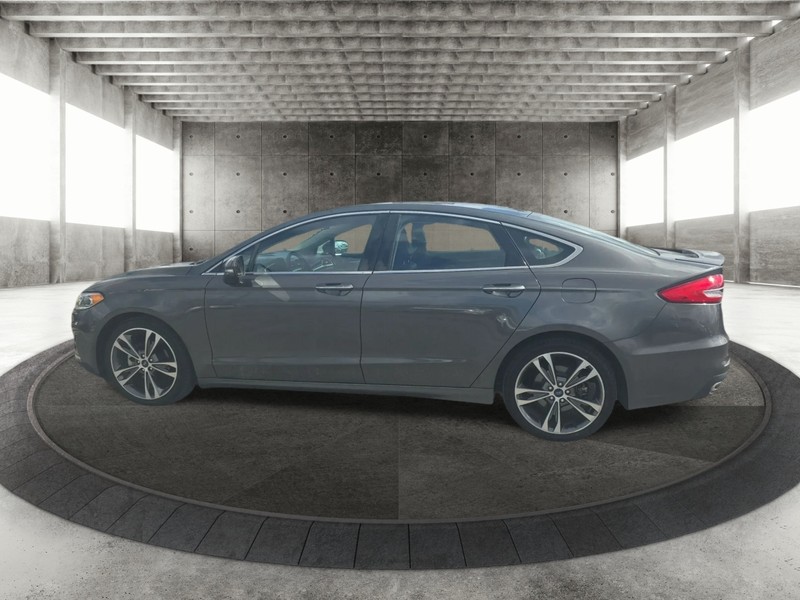 Ford Fusion Vehicle Full-screen Gallery Image 5