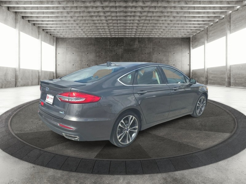 Ford Fusion Vehicle Full-screen Gallery Image 7