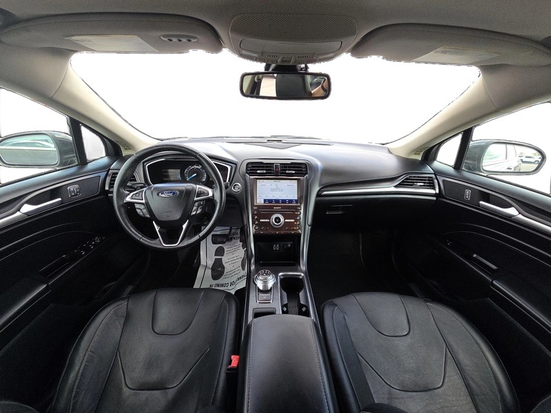 Ford Fusion Vehicle Full-screen Gallery Image 14