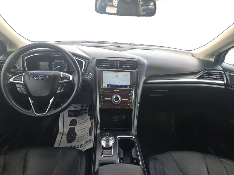 Ford Fusion Vehicle Full-screen Gallery Image 15