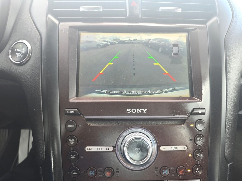 Ford Fusion Vehicle Full-screen Gallery Image 17