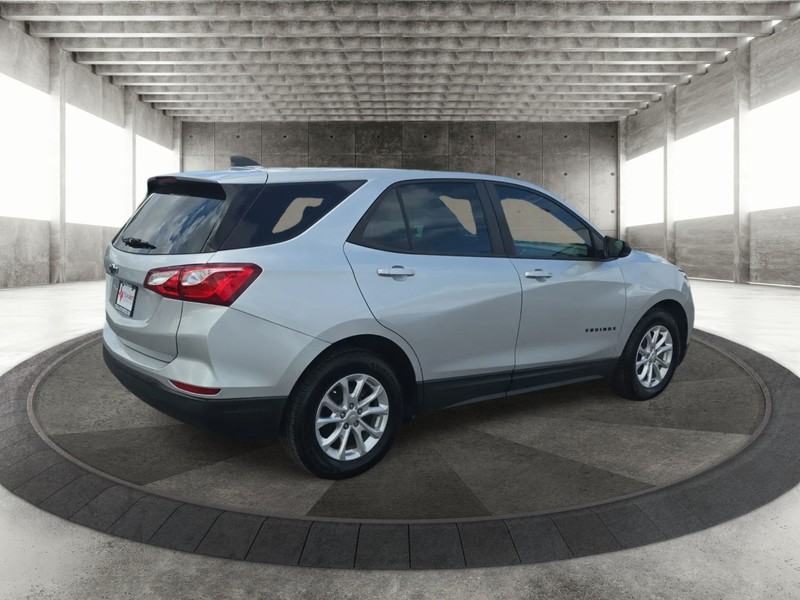 Chevrolet Equinox Vehicle Full-screen Gallery Image 7