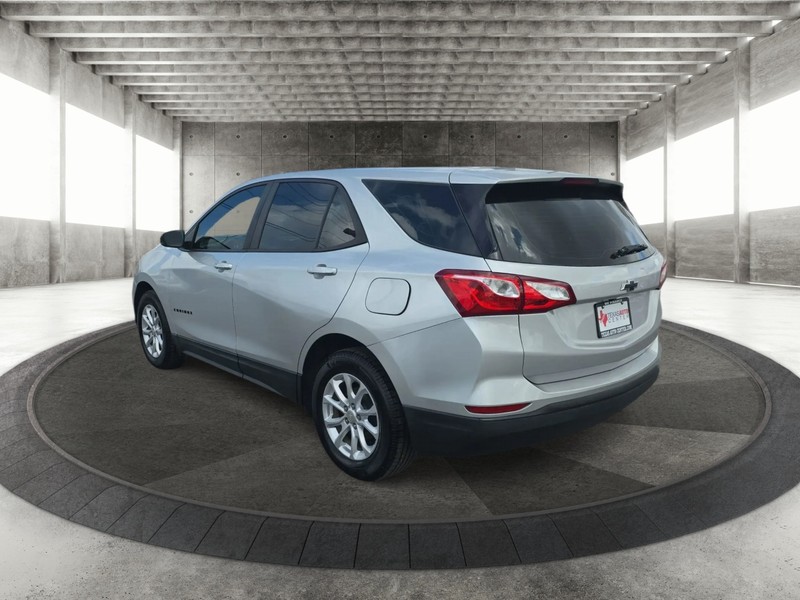 Chevrolet Equinox Vehicle Full-screen Gallery Image 8