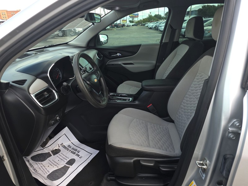 Chevrolet Equinox Vehicle Full-screen Gallery Image 9