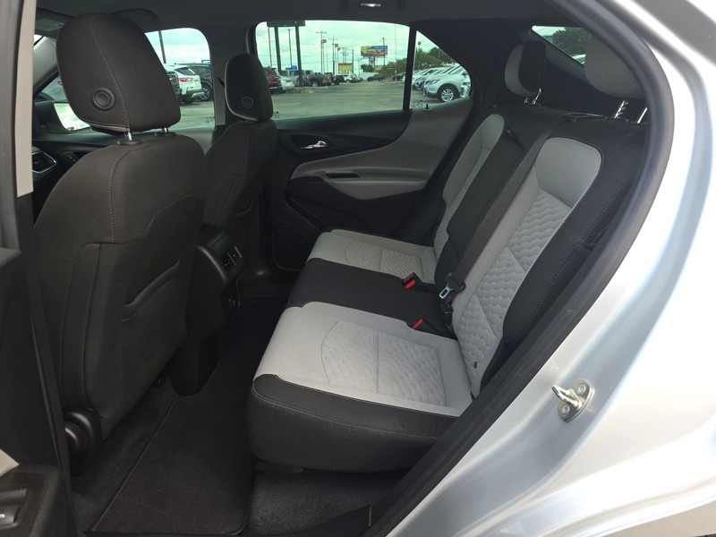 Chevrolet Equinox Vehicle Full-screen Gallery Image 10