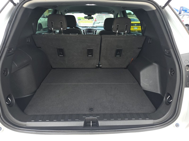Chevrolet Equinox Vehicle Full-screen Gallery Image 11