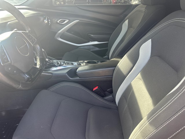 Chevrolet Camaro Vehicle Full-screen Gallery Image 09