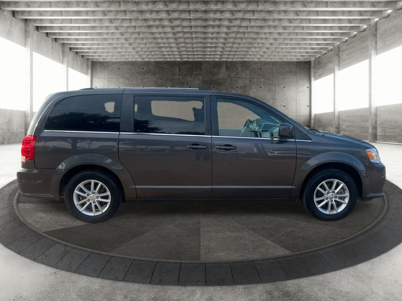 Dodge Grand Caravan Vehicle Full-screen Gallery Image 4