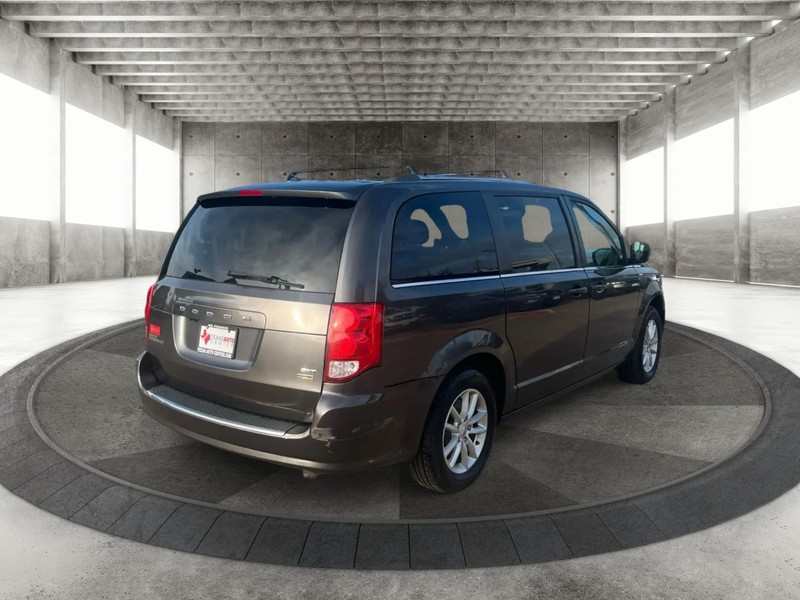 Dodge Grand Caravan Vehicle Full-screen Gallery Image 7