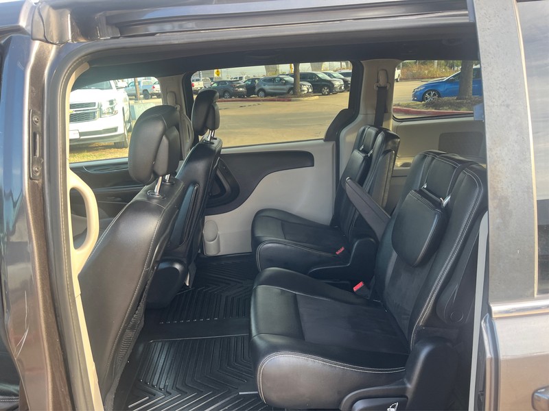 Dodge Grand Caravan Vehicle Full-screen Gallery Image 10
