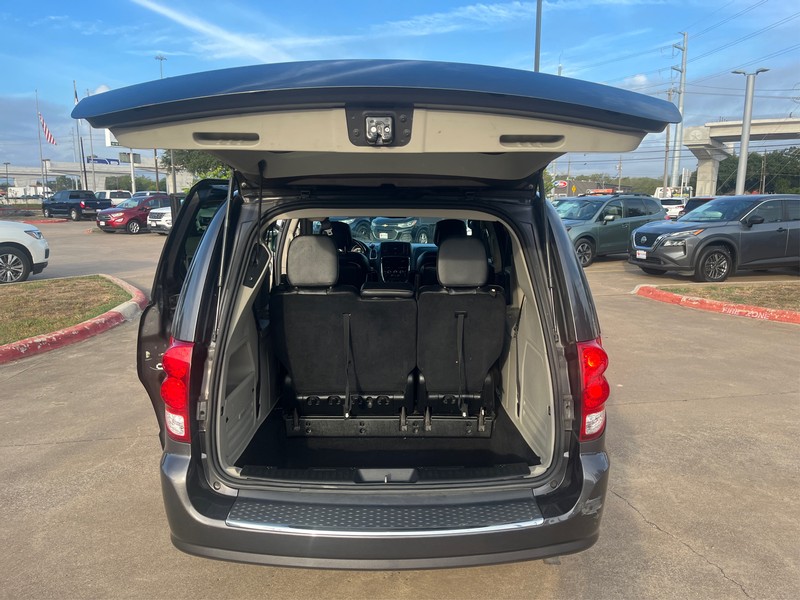 Dodge Grand Caravan Vehicle Full-screen Gallery Image 11