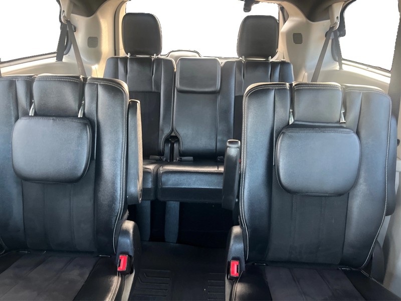 Dodge Grand Caravan Vehicle Full-screen Gallery Image 13