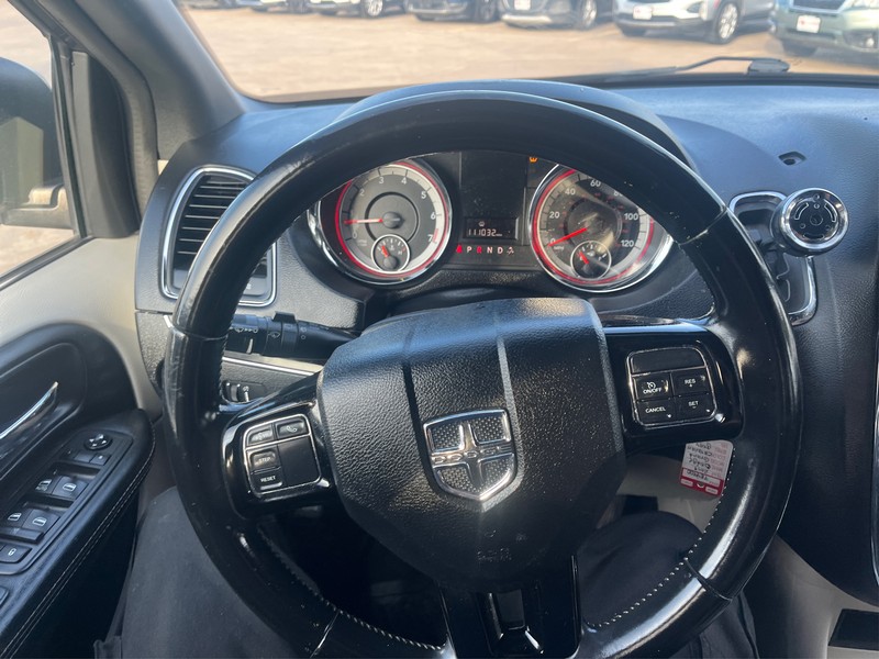 Dodge Grand Caravan Vehicle Full-screen Gallery Image 14
