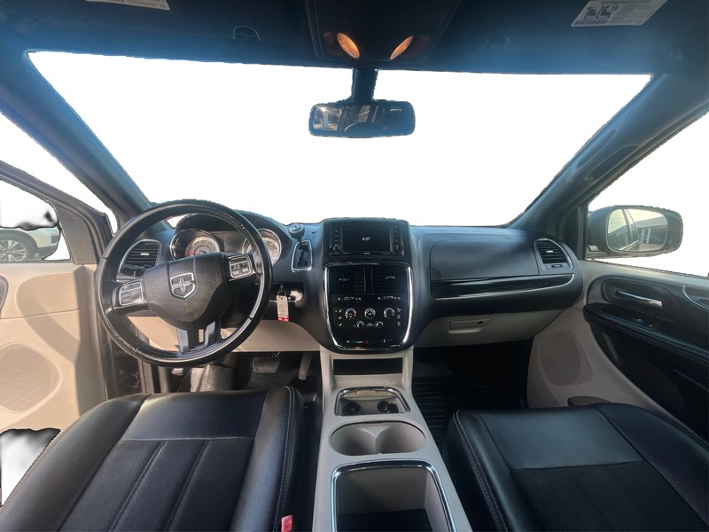 Dodge Grand Caravan Vehicle Full-screen Gallery Image 16