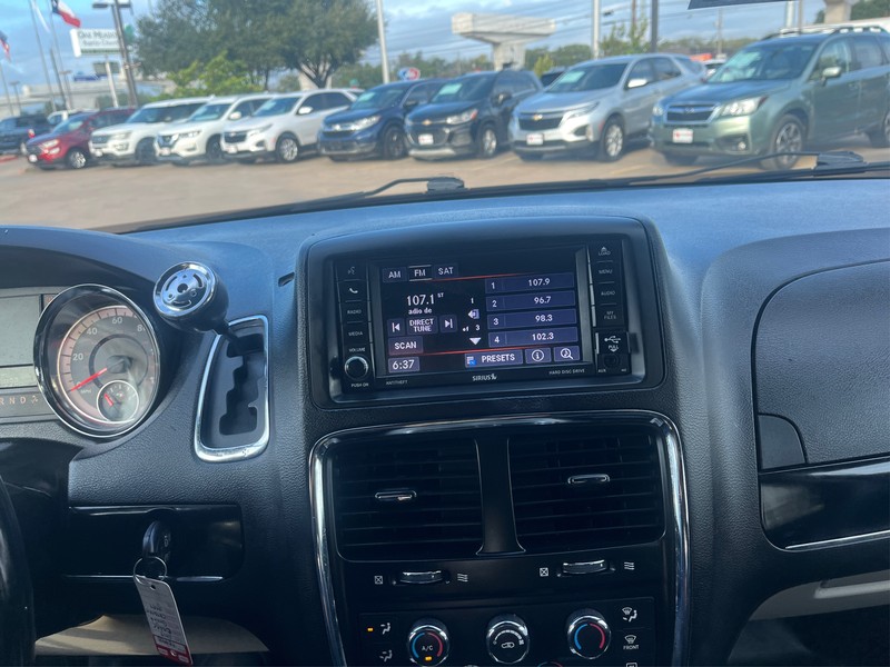 Dodge Grand Caravan Vehicle Full-screen Gallery Image 17