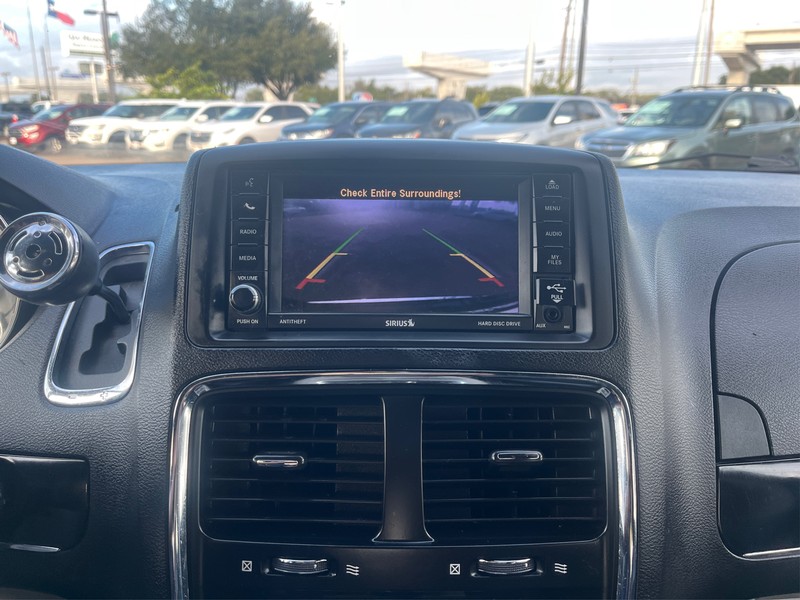 Dodge Grand Caravan Vehicle Full-screen Gallery Image 18