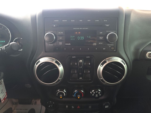 Jeep Wrangler Unlimited Vehicle Full-screen Gallery Image 12