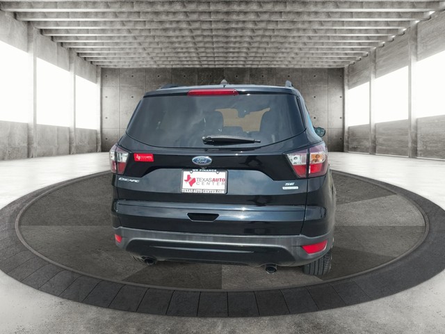 Ford Escape Vehicle Full-screen Gallery Image 06