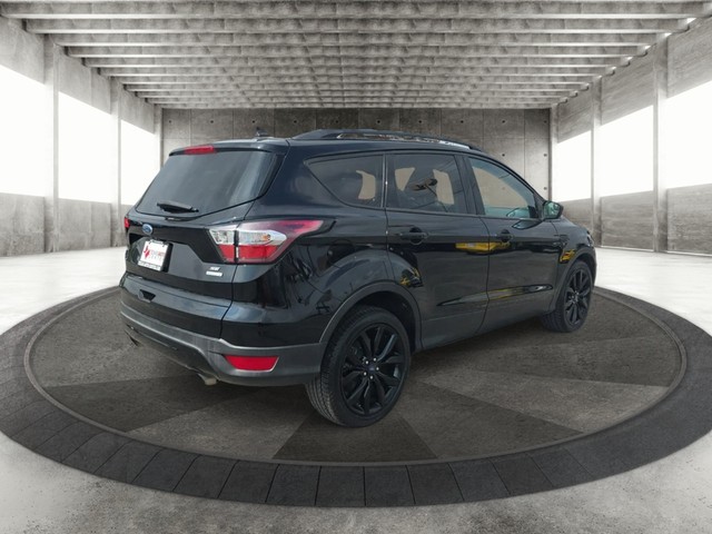 Ford Escape Vehicle Full-screen Gallery Image 07