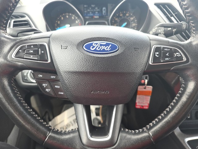 Ford Escape Vehicle Full-screen Gallery Image 14
