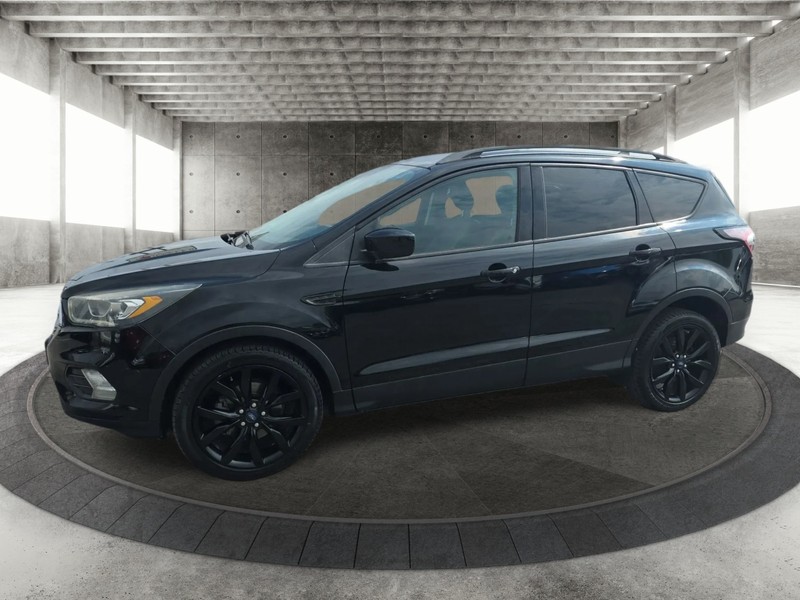 Ford Escape Vehicle Full-screen Gallery Image 2