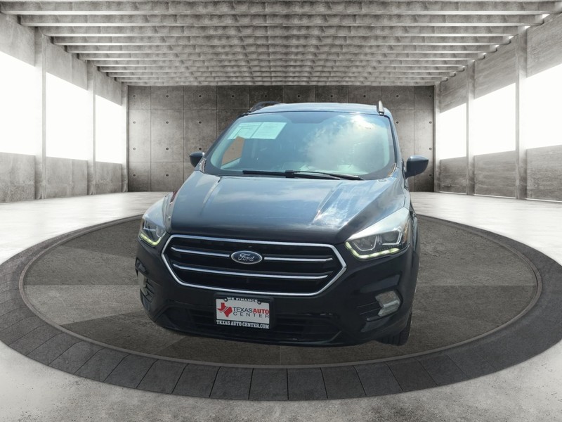 Ford Escape Vehicle Full-screen Gallery Image 3