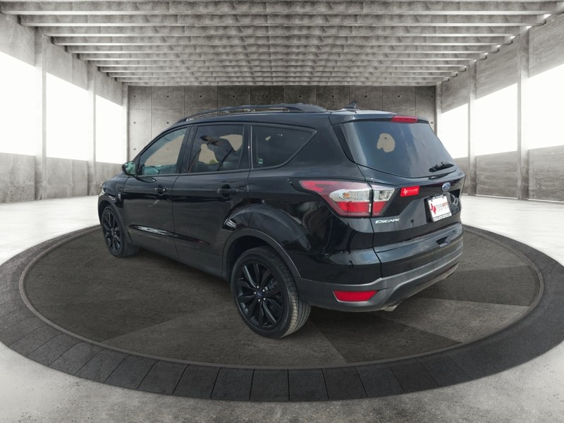 Ford Escape Vehicle Full-screen Gallery Image 8
