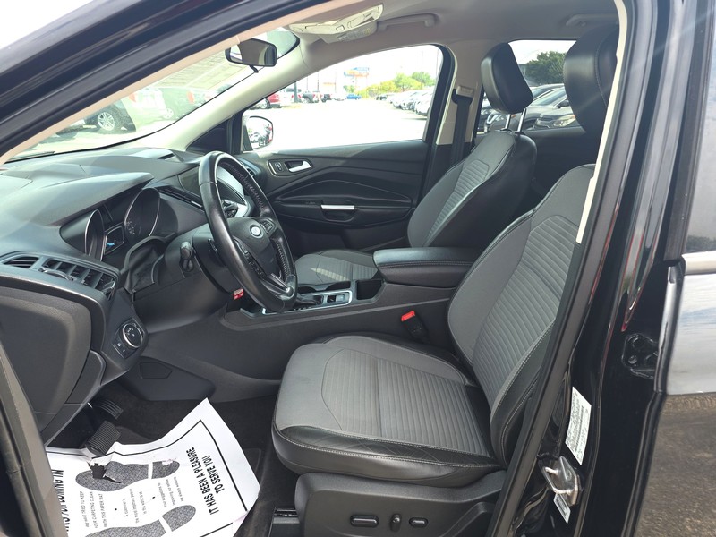 Ford Escape Vehicle Full-screen Gallery Image 9