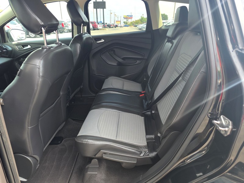Ford Escape Vehicle Full-screen Gallery Image 10