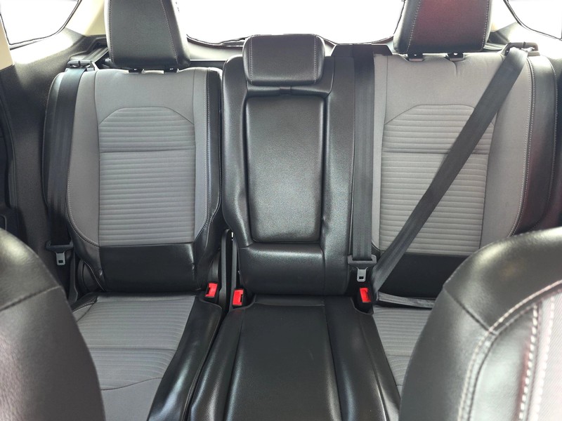 Ford Escape Vehicle Full-screen Gallery Image 13