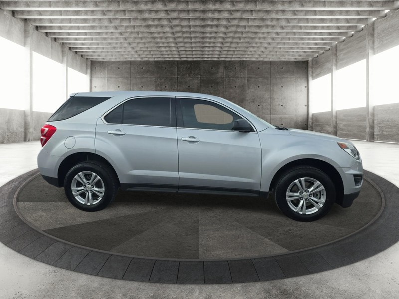 Chevrolet Equinox Vehicle Full-screen Gallery Image 4