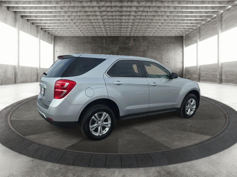 Chevrolet Equinox Vehicle Full-screen Gallery Image 7