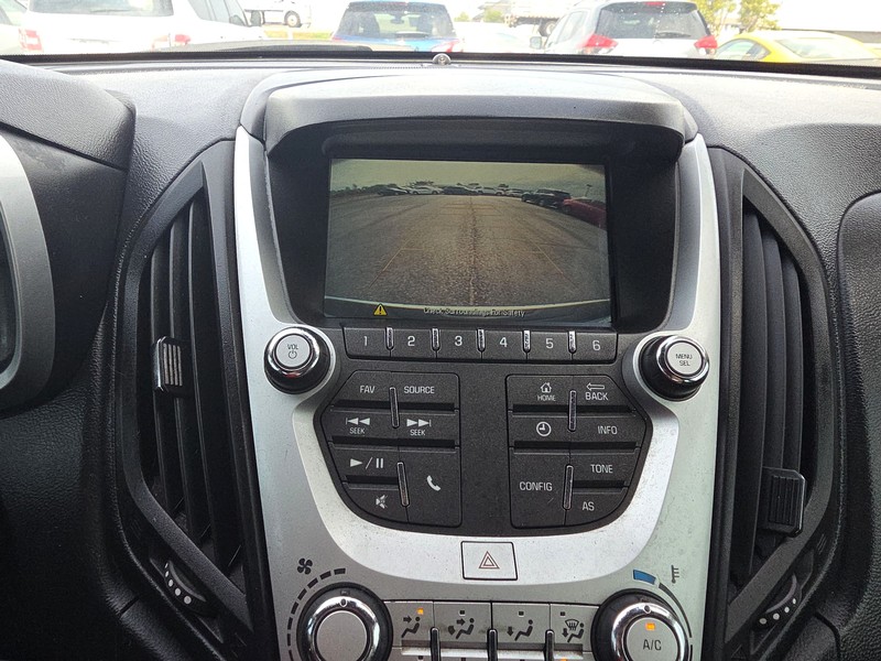 Chevrolet Equinox Vehicle Full-screen Gallery Image 17