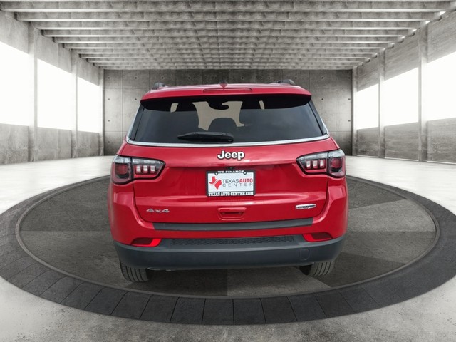 Jeep Compass Vehicle Full-screen Gallery Image 06