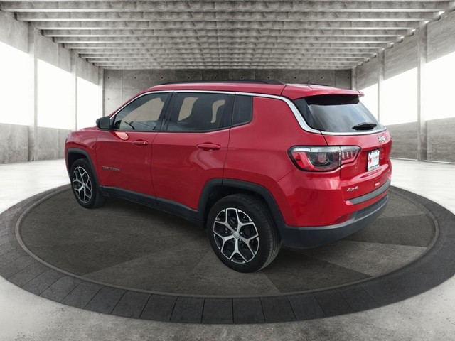 Jeep Compass Vehicle Full-screen Gallery Image 08